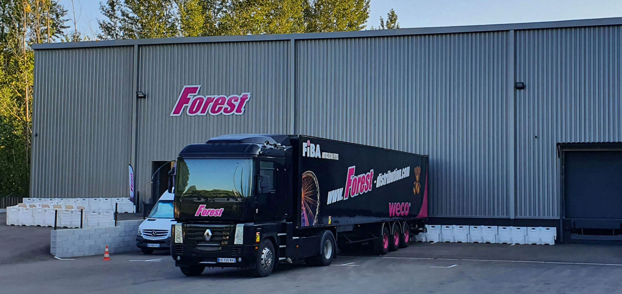 Showroom de Forest Distribution : jouets, gadgets, peluches et autres produits